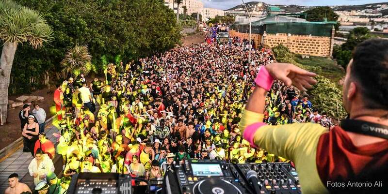 Imagen de cientos de mascaritas/Antonio Alí.